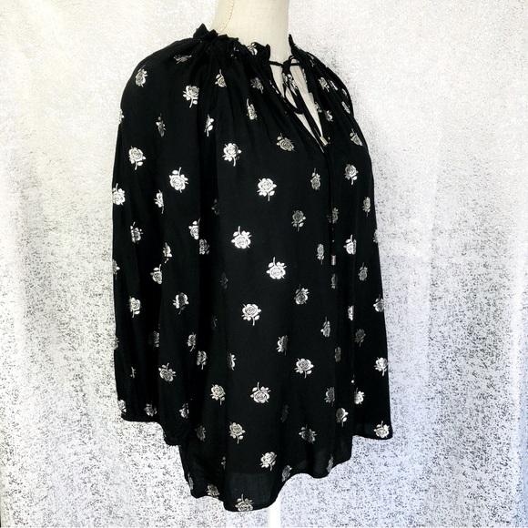 NWT HARVE BENARD Black & Silver Metallic Roses Tie Collar Blouse M - Picture 3 of 13